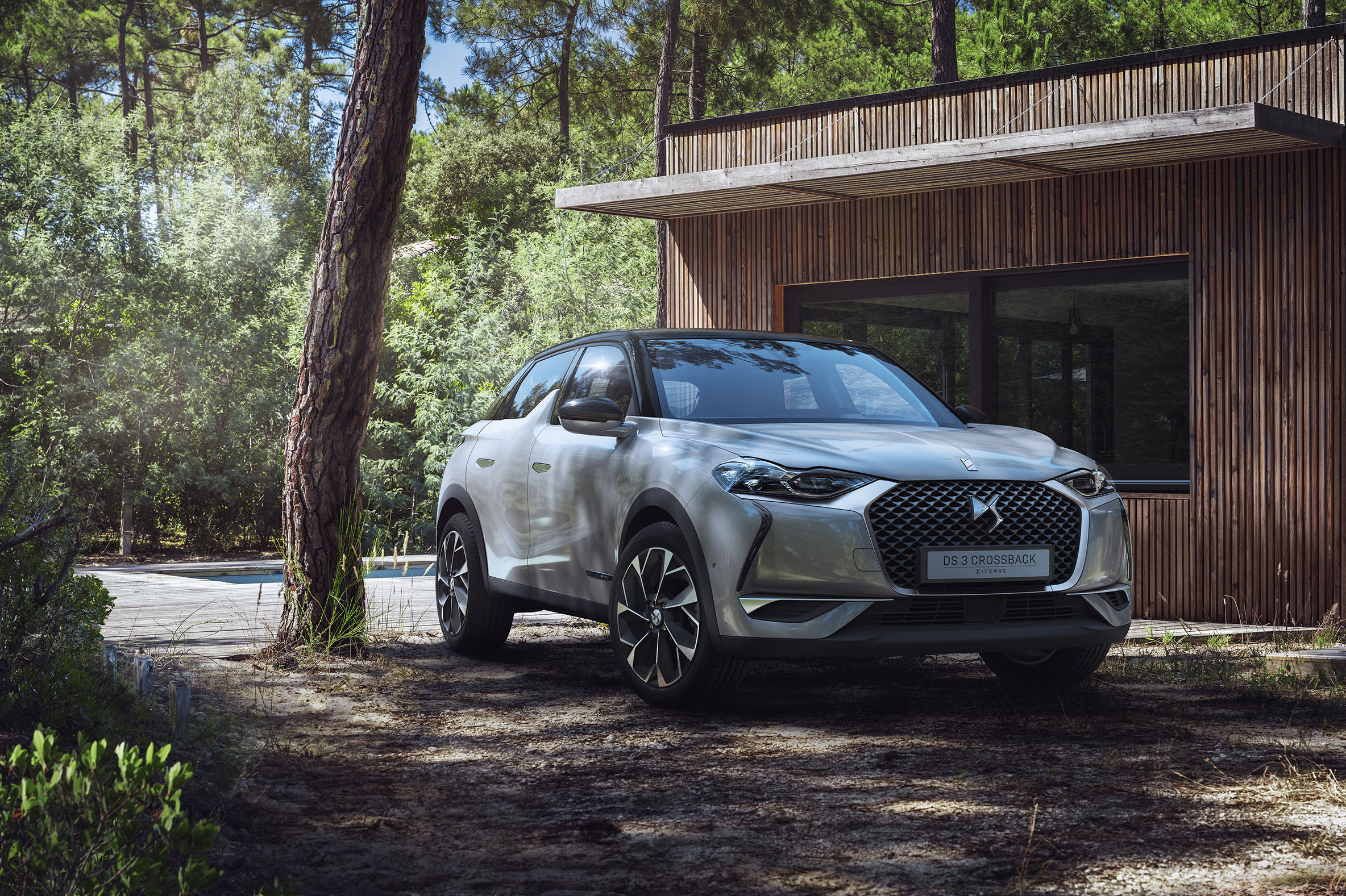 Meet the new DS 3 Crossback E-Tense