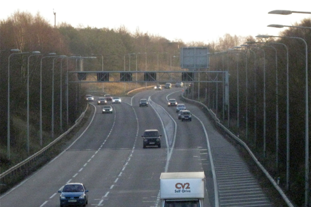 Middle lanes should only be used for overtaking other vehicles